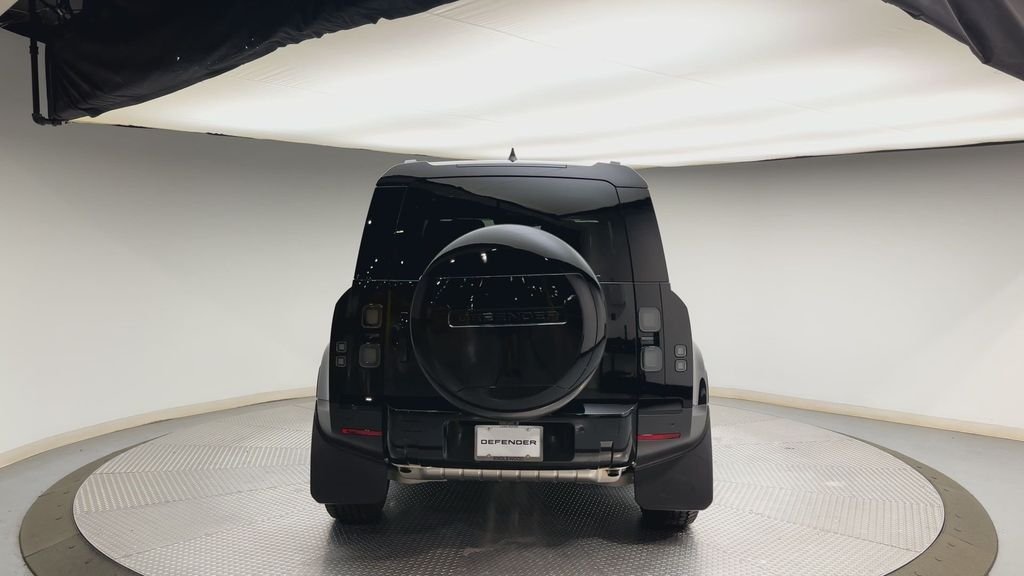 New 2026 Santorini Black Metallic Land Rover S image 3