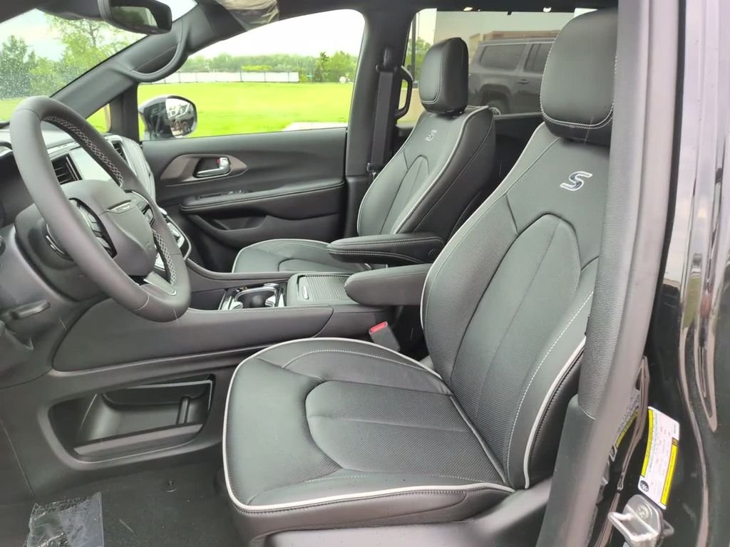 New 2027 Black Chrysler Limited image 17