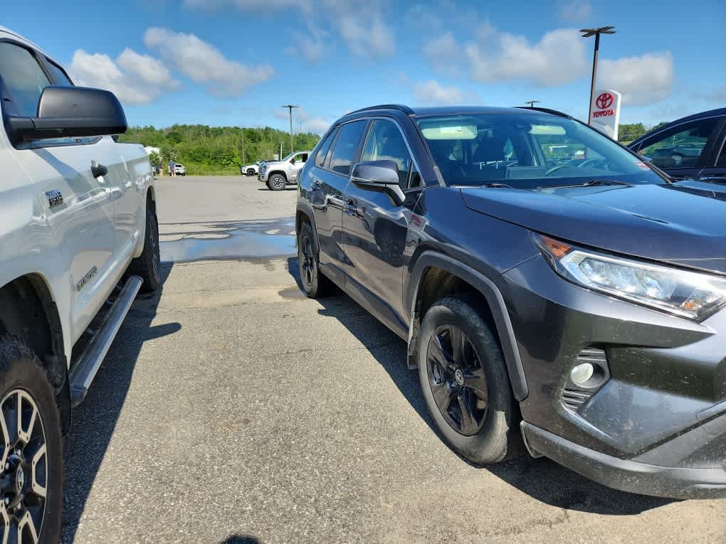 Used 2019 Magnetic Gray Metallic Toyota XLE image 3