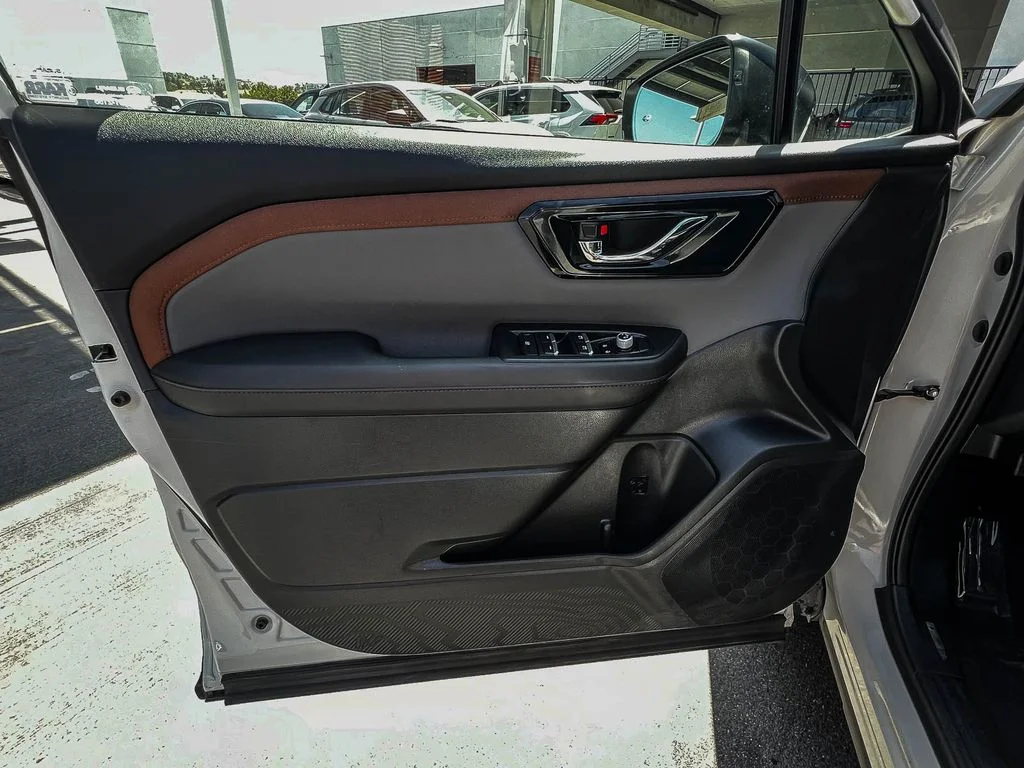 Used 2025 White Subaru Sport image 19