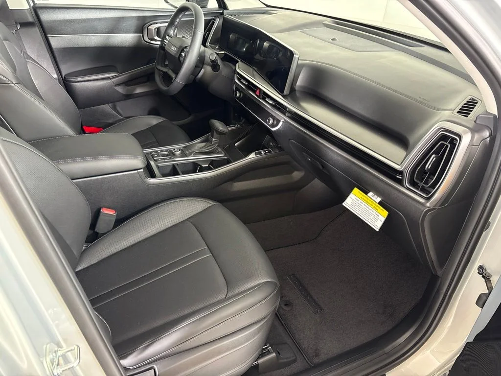 New 2026 Ivory Silver Kia S image 17