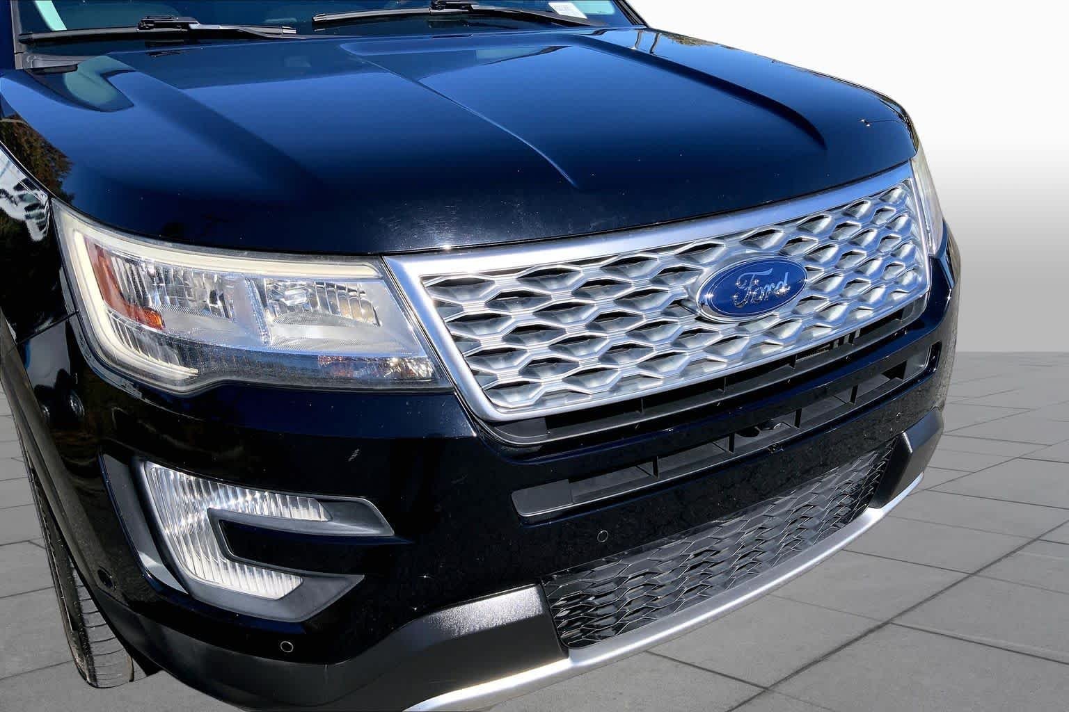 Used 2017 Shadow Black Ford Platinum image 30