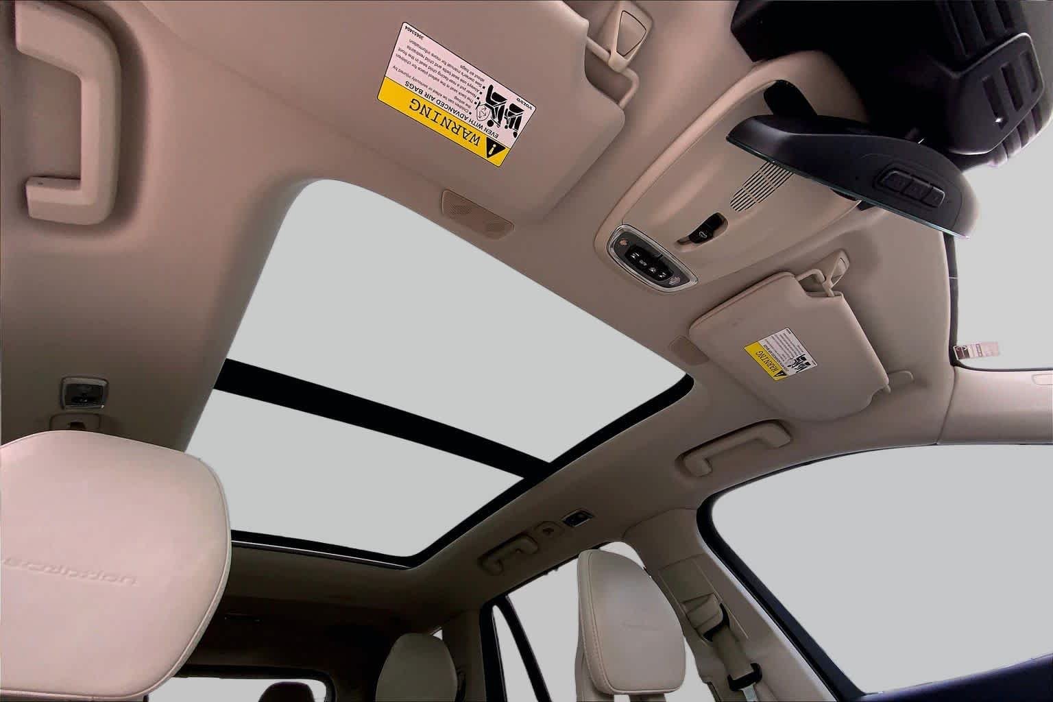 Used 2018  Volvo Inscription image 13