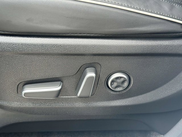 Used 2025 Hyper White Hyundai SEL Premium image 13