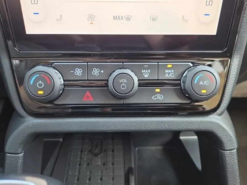 New 2026 Carbonized Gray Metallic Ford XLT image 37