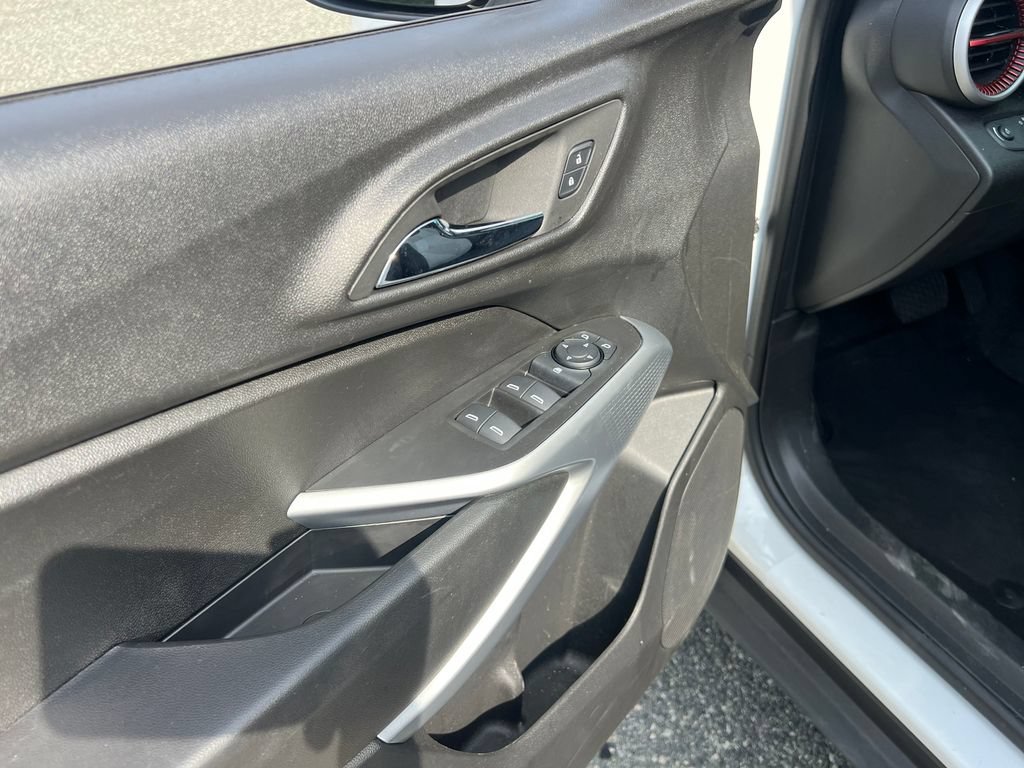 Used 2024 Summit White Chevrolet 1RS image 9