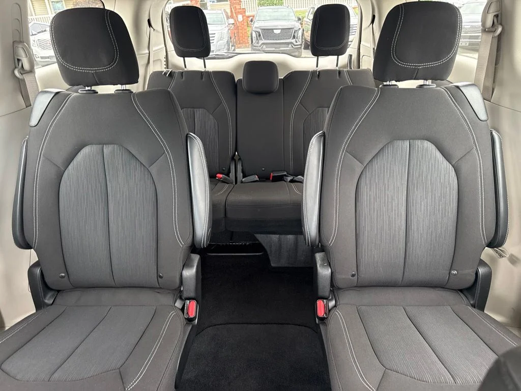 Used 2021 Gray Chrysler LX image 4