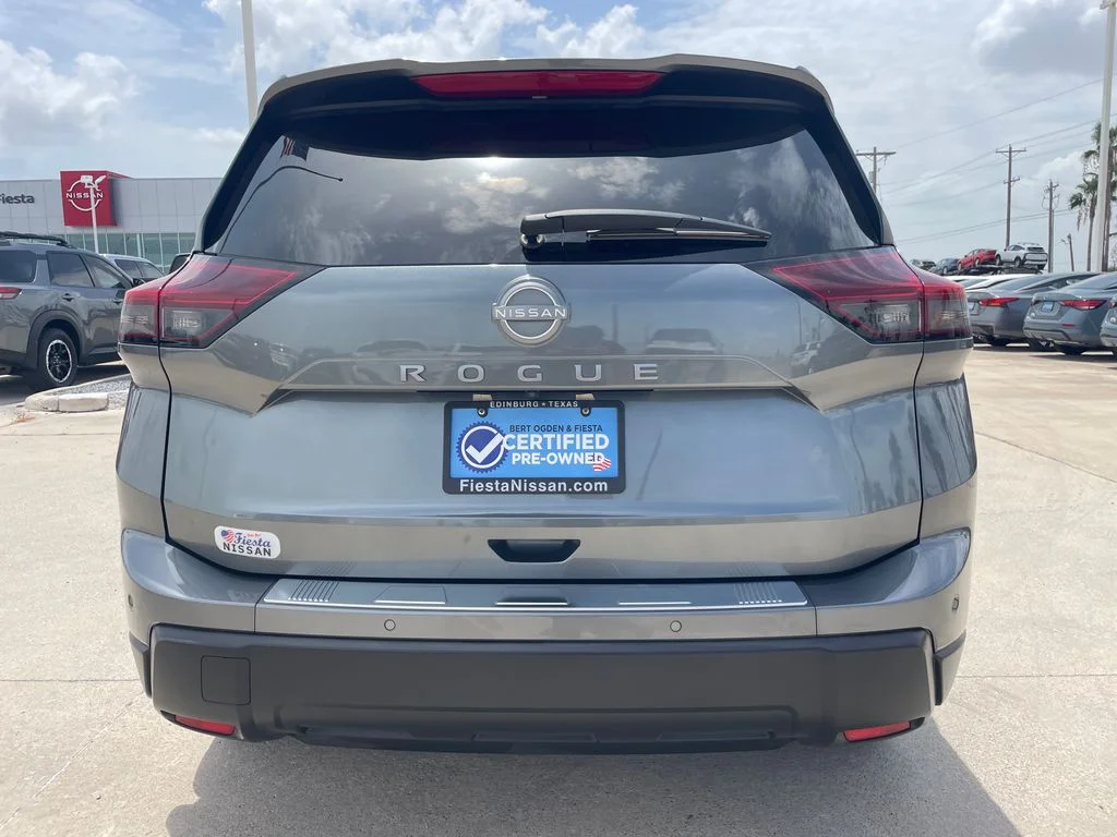 Used 2025 Gray Nissan SV image 4