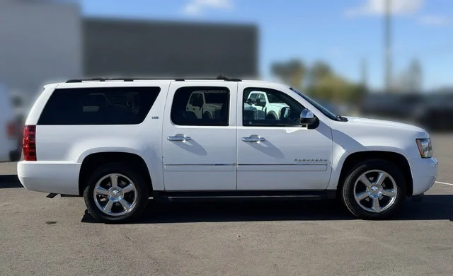 Used 2014 Summit White Chevrolet LTZ image 9