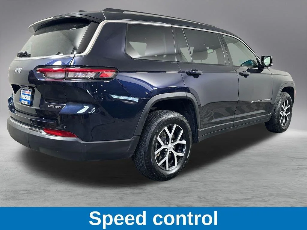 Used 2023 Midnight Sky Jeep Limited image 12