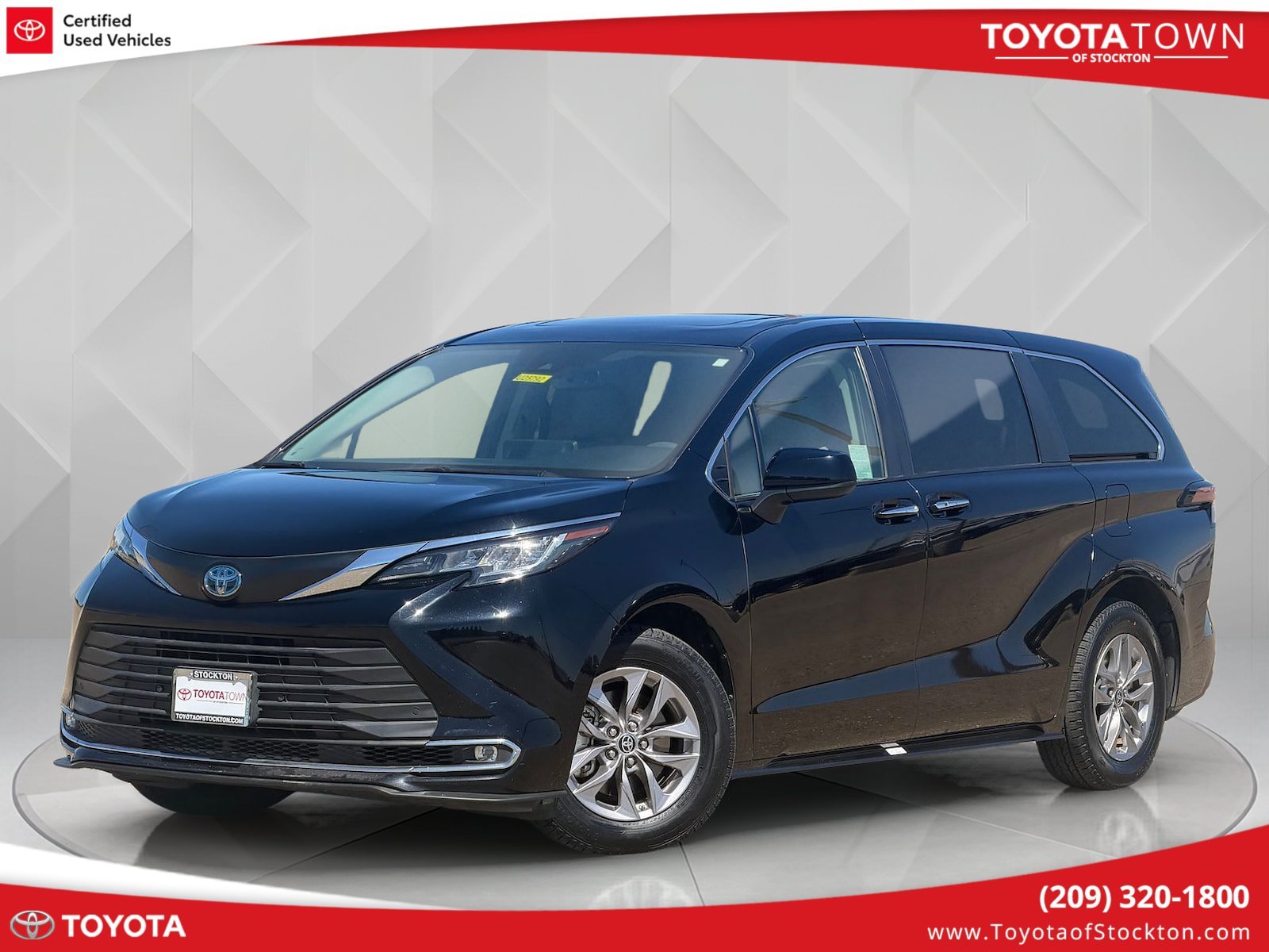 Certified Used 2022 Midnight Black Metallic Toyota XLE image 1
