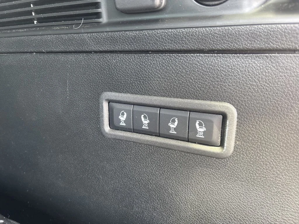 Used 2022 White Jeep Series III image 32