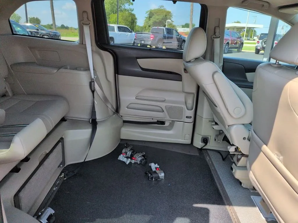 Used 2016  Honda EX-L image 2