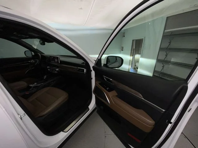 Used 2021 White Kia SX image 26