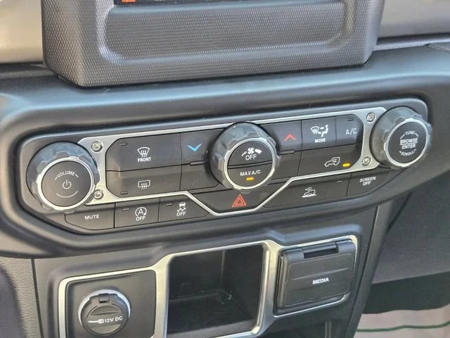 Used 2022 Green Jeep Sport image 28