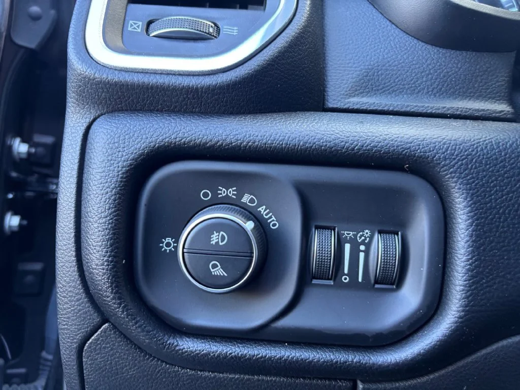 Used 2019 Black Ram Laramie image 35