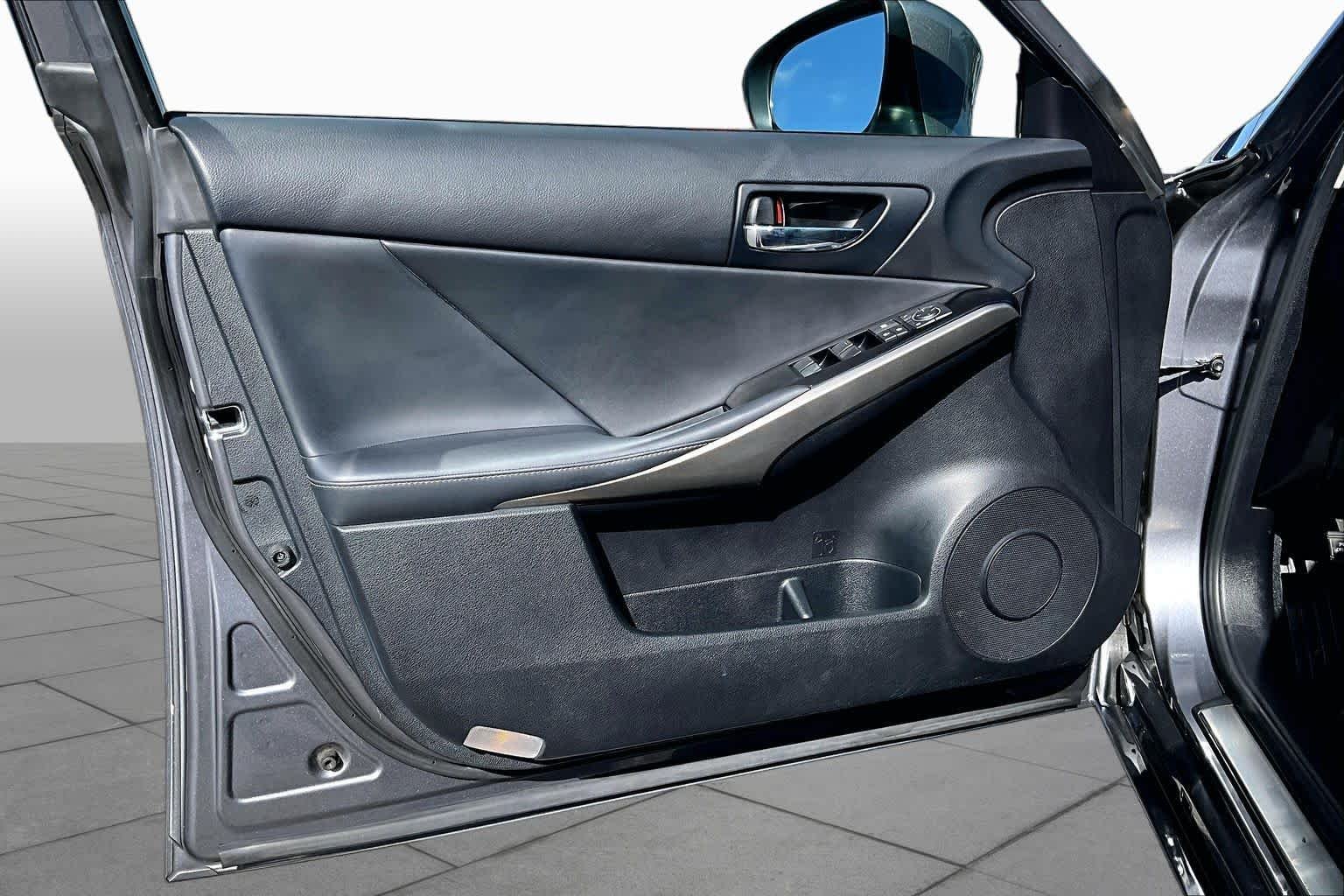 Used 2014 Nebula Gray Pearl Lexus  image 20