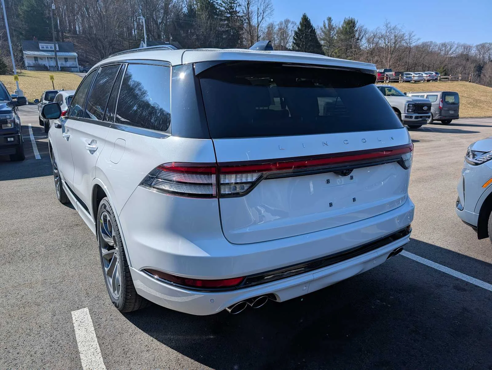 New 2026 Pristine White Metallic Tri-Coat Lincoln Premiere image 9