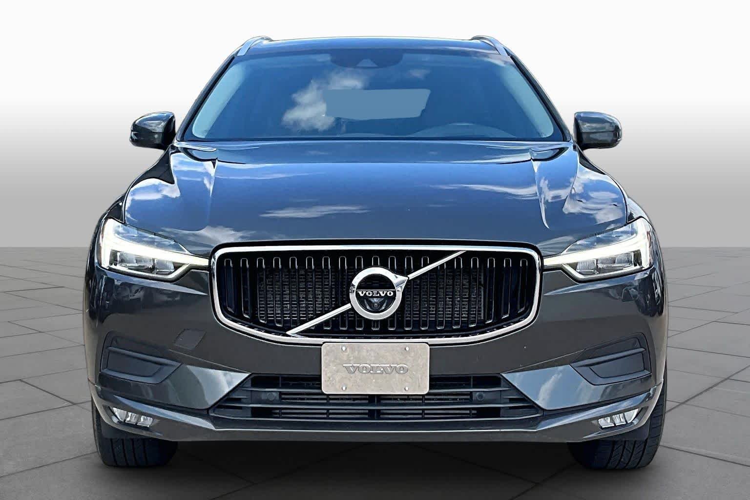 Used 2020 Pine Grey Metallic Volvo Momentum image 4