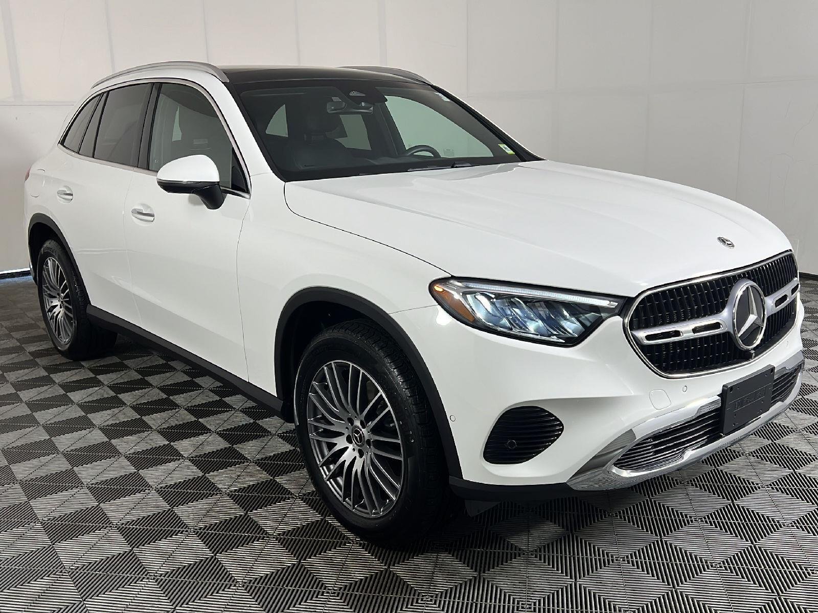 New 2026 Polar White Mercedes-Benz GLC 300 image 24