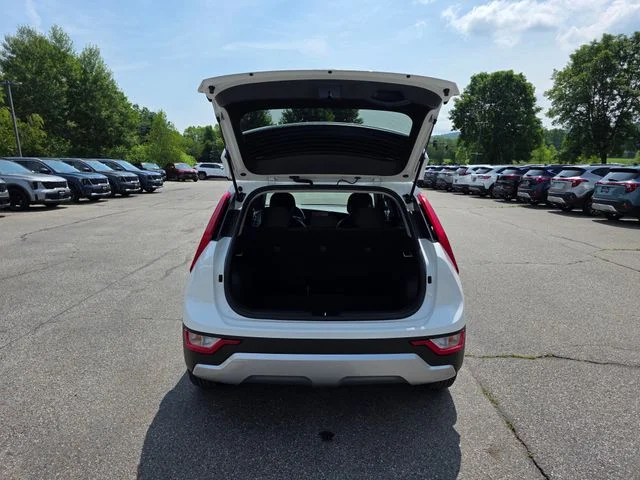 New 2026 Snow White Pearl Kia LX image 10