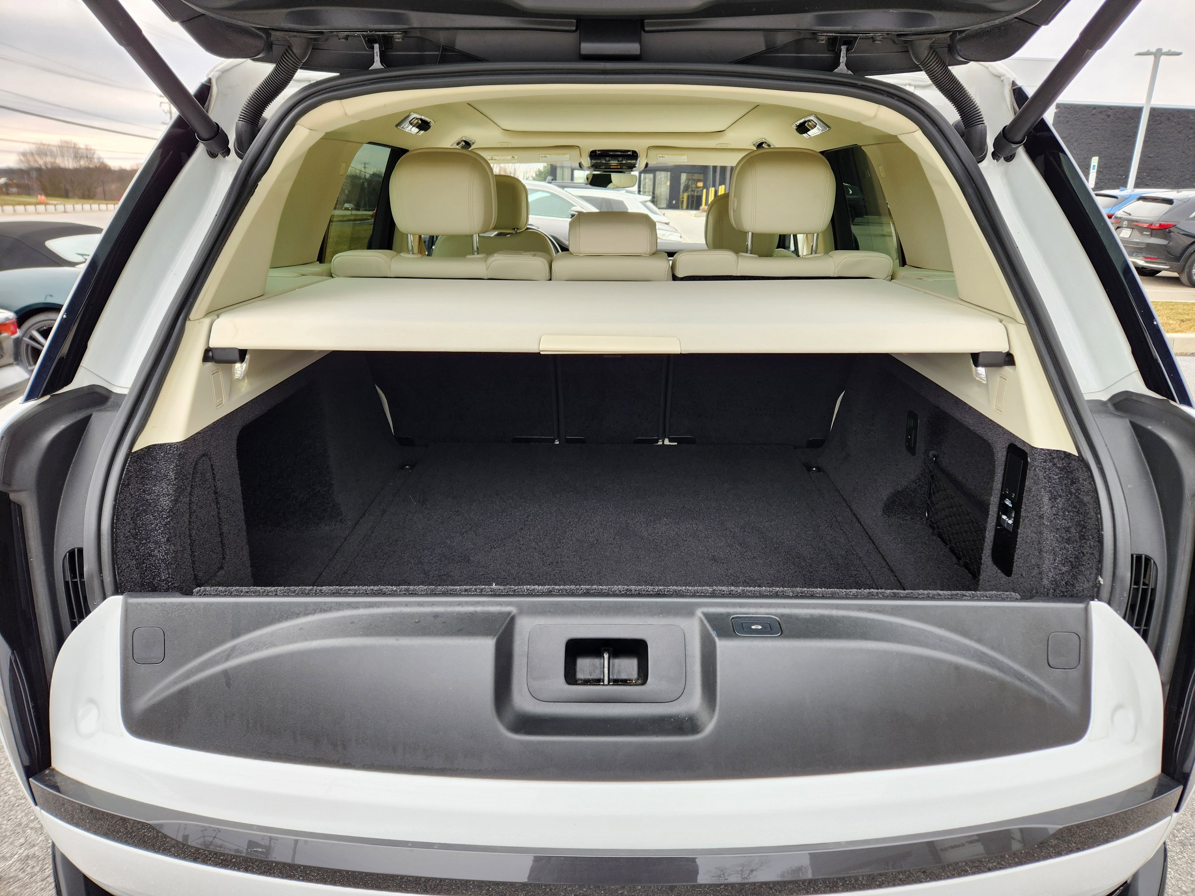 Certified Used 2023 Fuji White Land Rover SE image 8