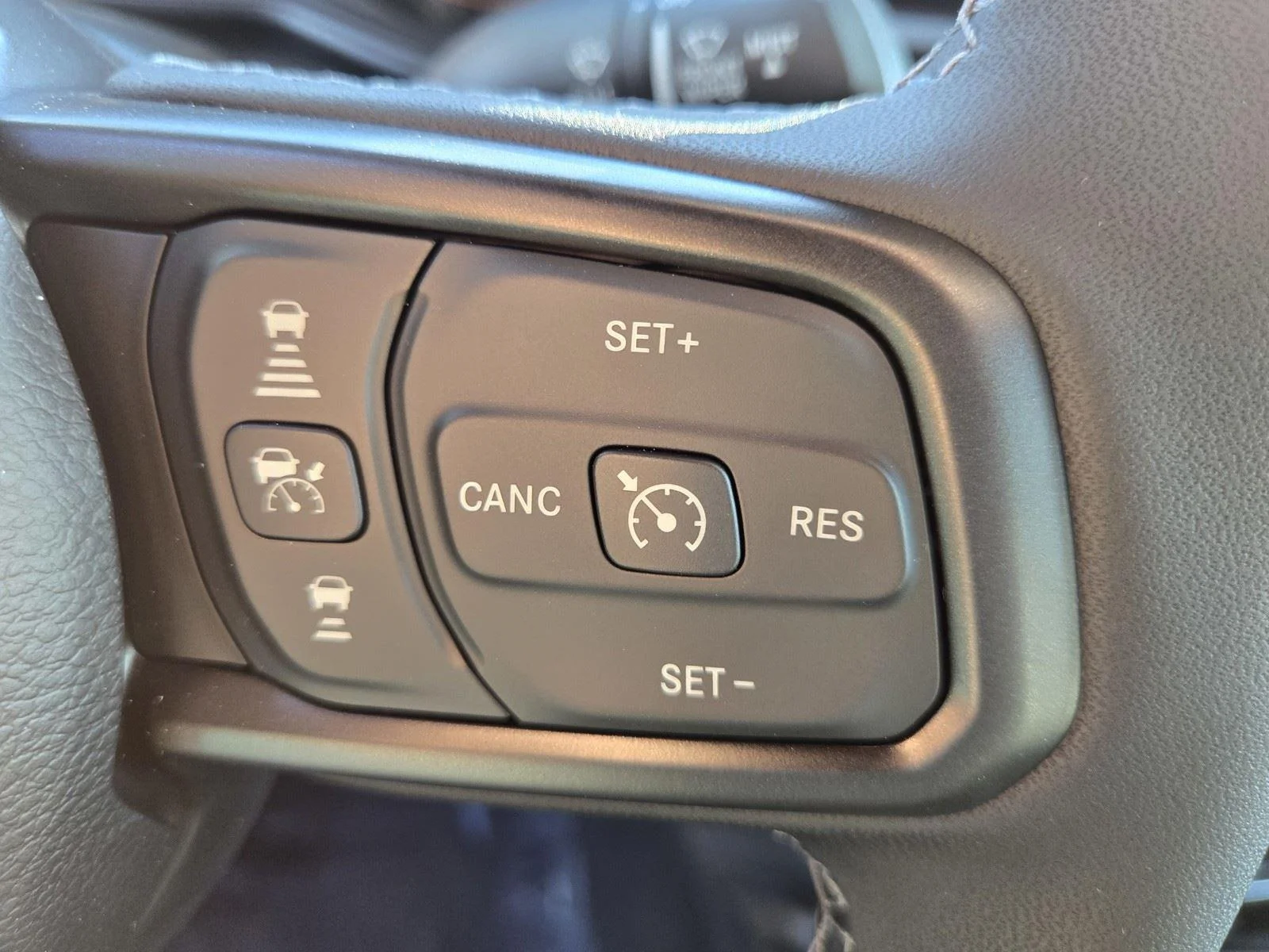 New 2026 Bright White Clear-Coat Exterior Paint Jeep Mojave image 22