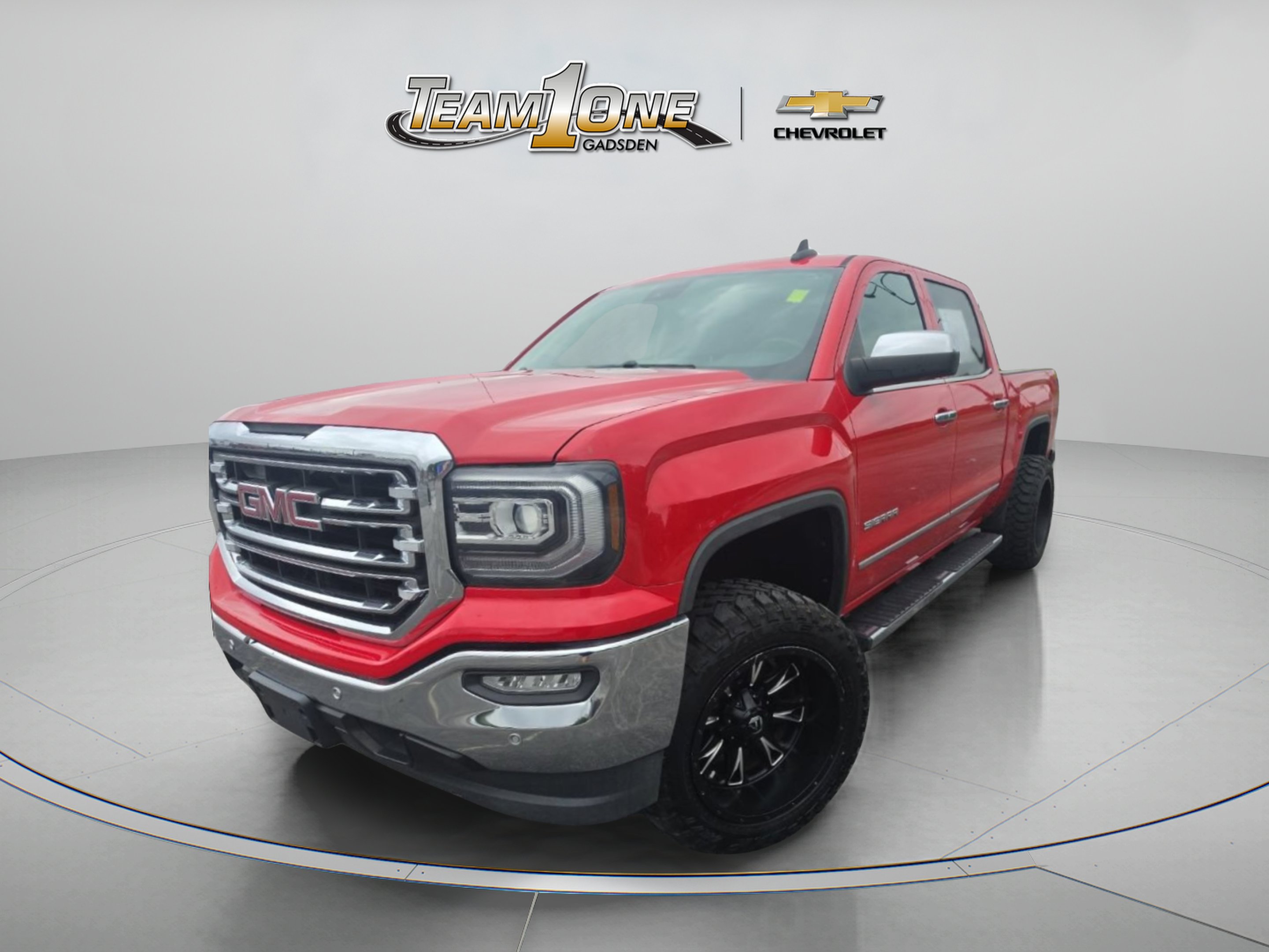 Used 2017 CARDINAL RED GMC SLT image 3