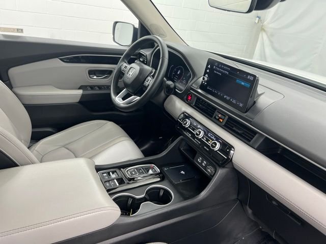 Used 2023 White Honda Touring image 27