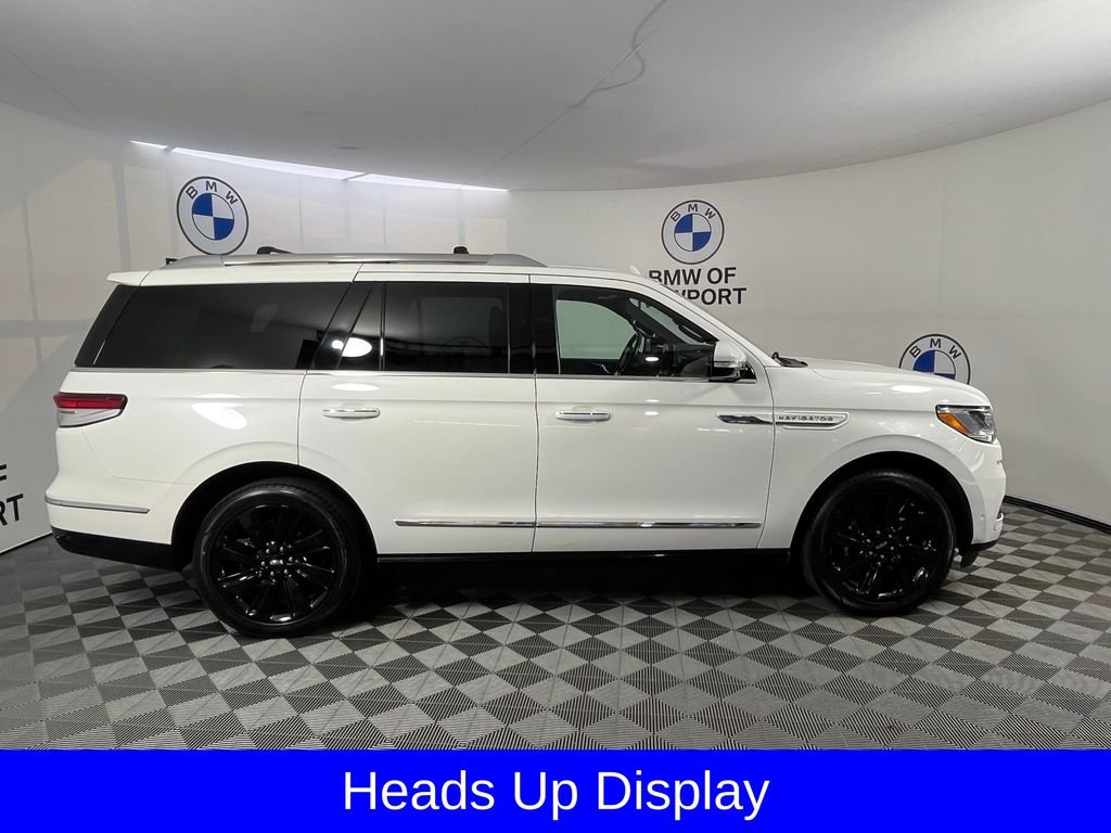 Used 2023 White Lincoln Reserve image 11