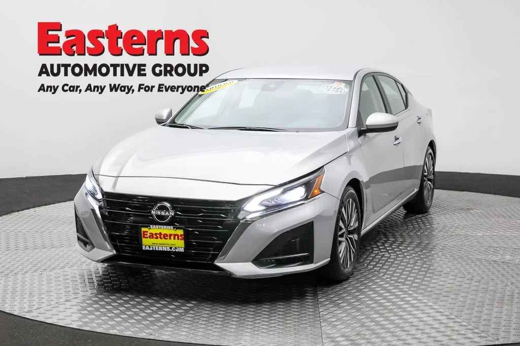Used 2023 Silver Nissan 2.5 SV image 1