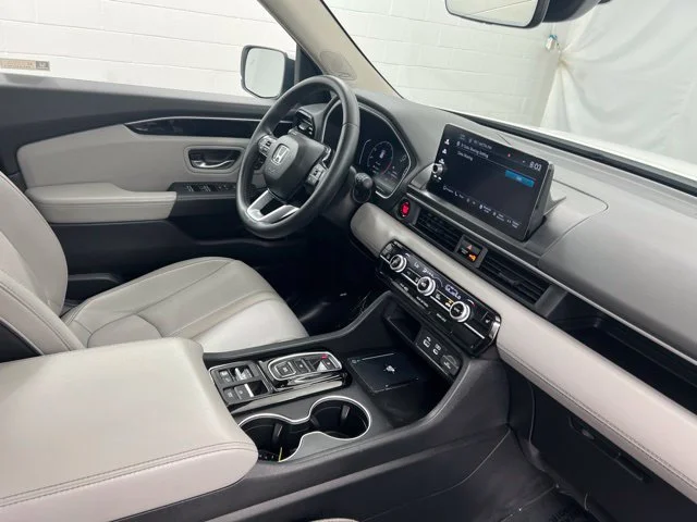 Used 2023 White Honda Touring image 27