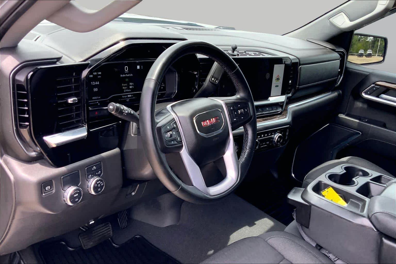 Used 2023 Sterling Metallic GMC Elevation image 18