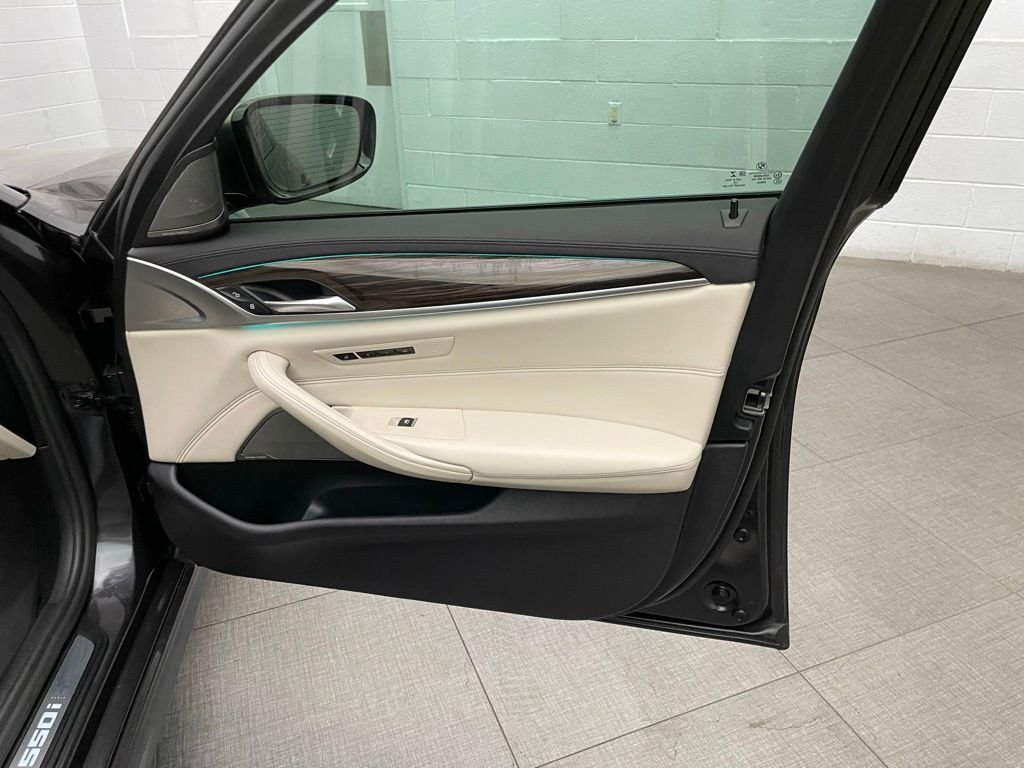 Used 2020 Gray BMW M550i xDrive image 29