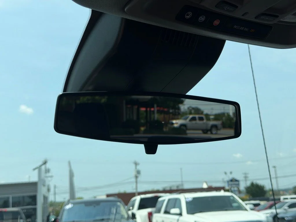 Used 2025 Silver GMC Elevation image 26