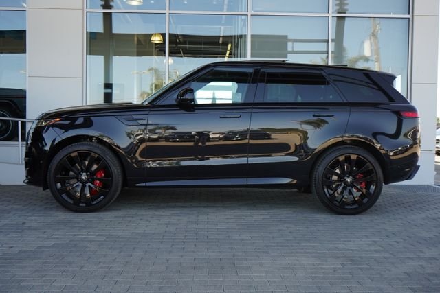 Used 2024  Land Rover Dynamic SE image 5