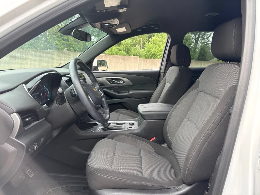 Used 2023 Summit White Chevrolet LT Cloth image 9
