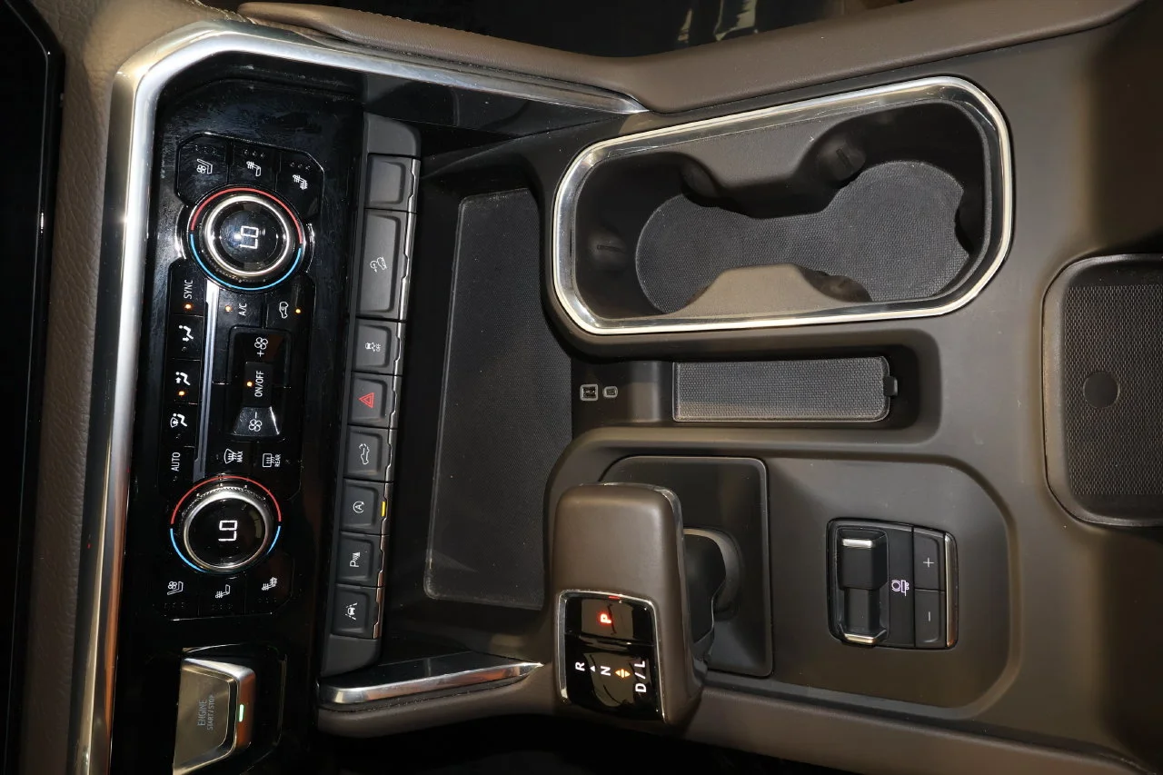 Used 2025 White Frost Tricoat GMC Denali image 16