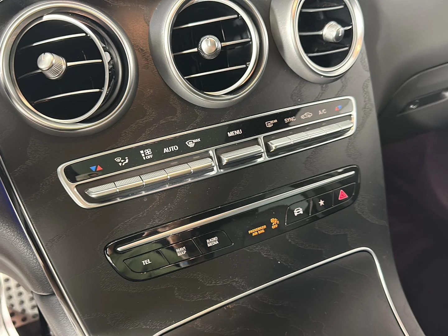 Used 2023 Polar White Mercedes-Benz GLC 300 image 21