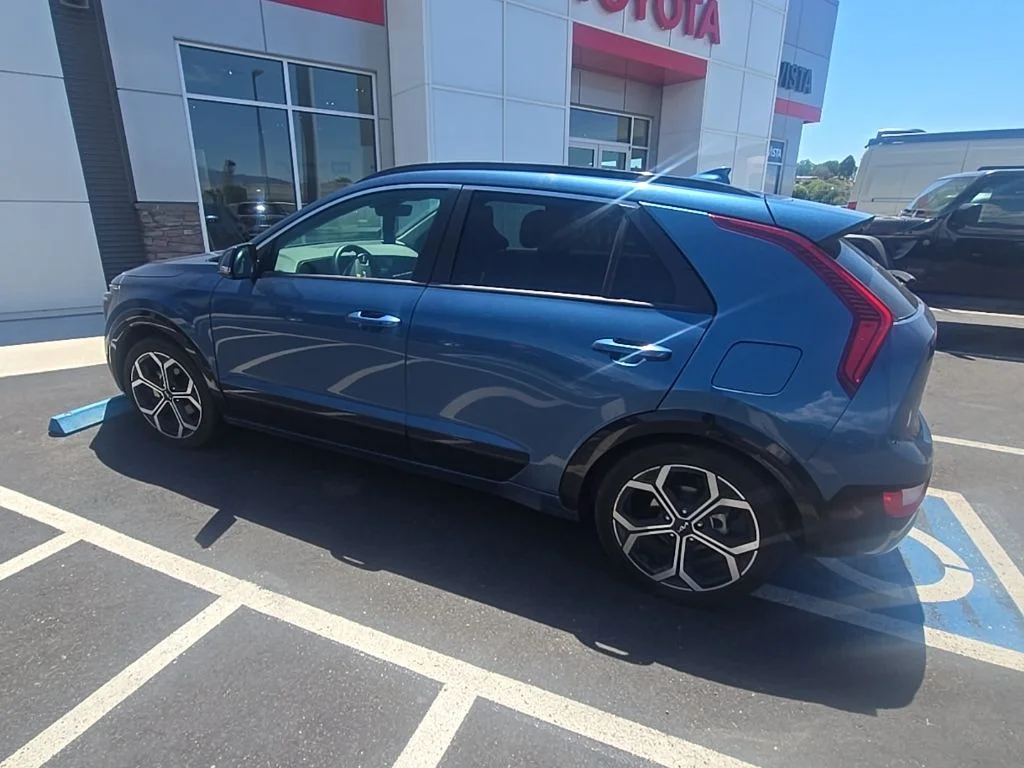 Used 2023 Mineral Blue Kia EX Touring image 4