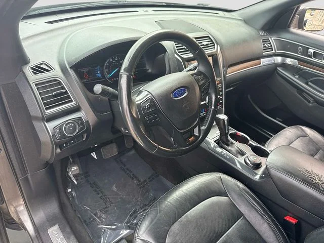 Used 2017 Gray Ford Limited image 12