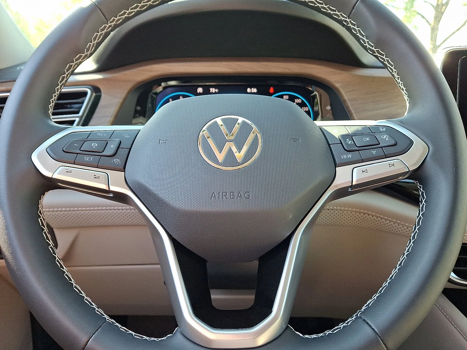 New 2026 Silver Mist Metallic Volkswagen 2.0T SE with Technology image 15