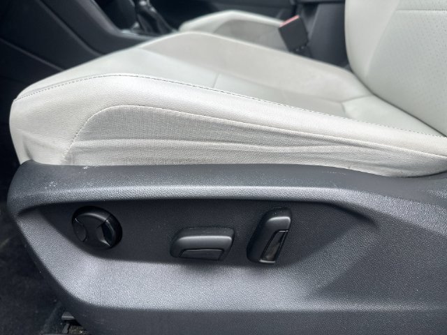 Used 2018  Volkswagen  image 23