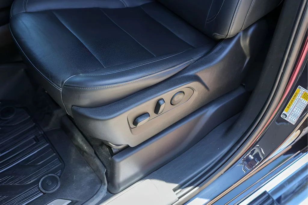 Used 2023 Silver GMC SLT image 11