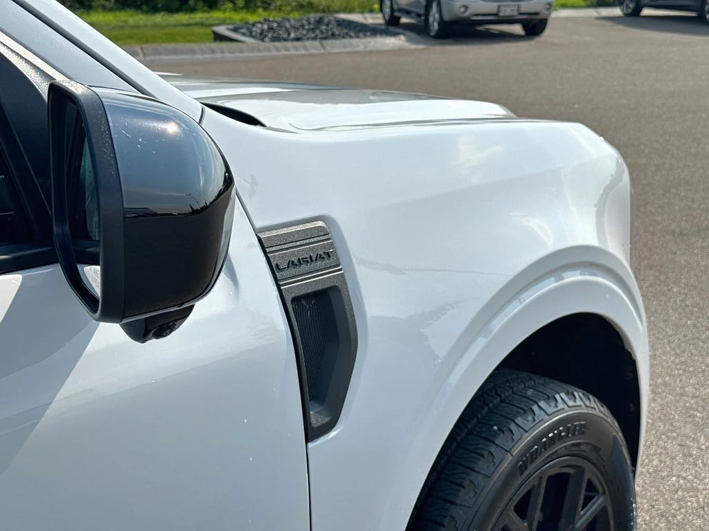 Used 2025 Oxford White Ford Lariat image 21