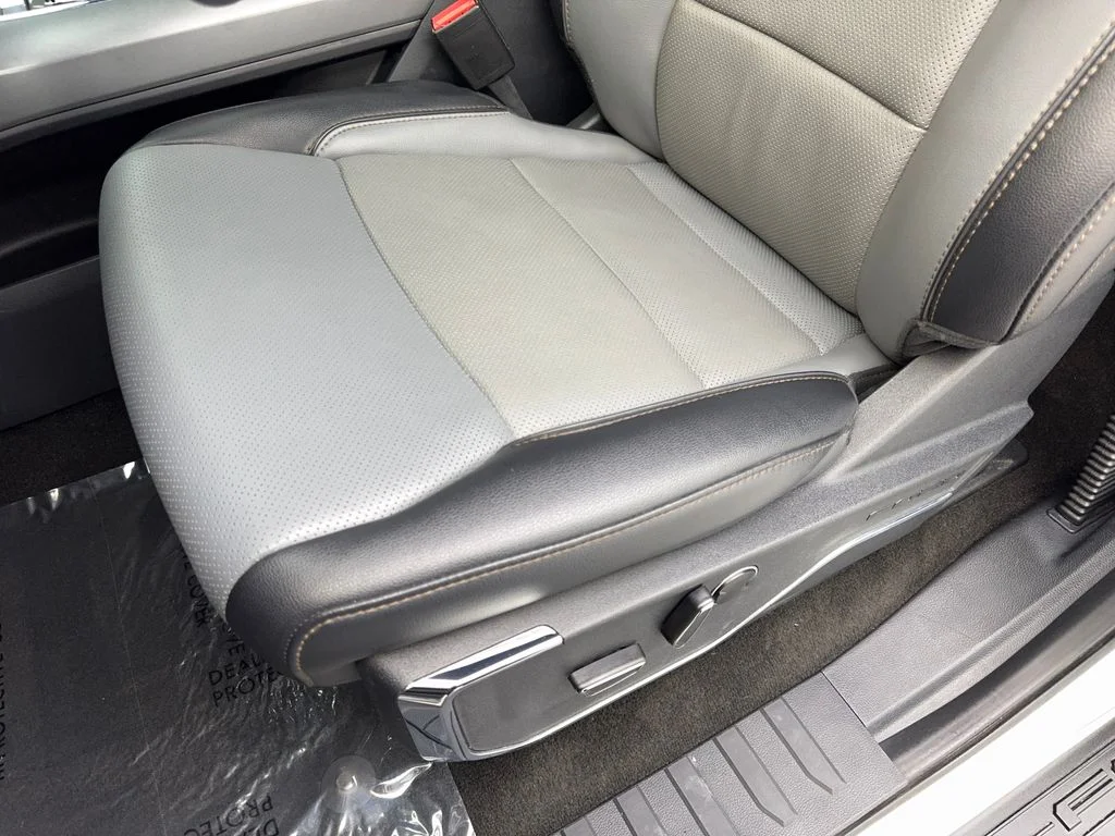 Used 2022 Silver Ford Lariat image 30
