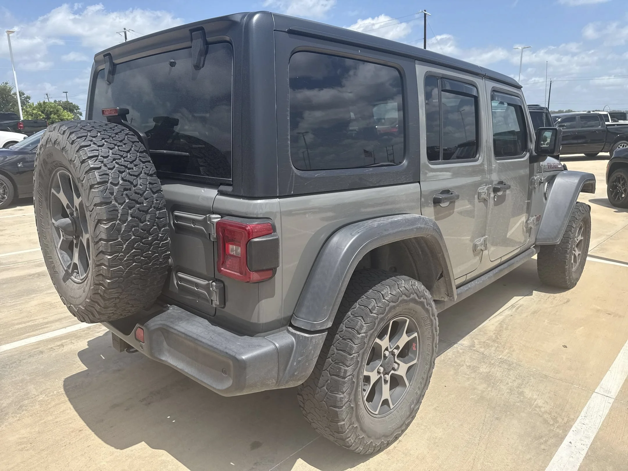 Used 2018 Gray Jeep Unlimited Rubicon image 3