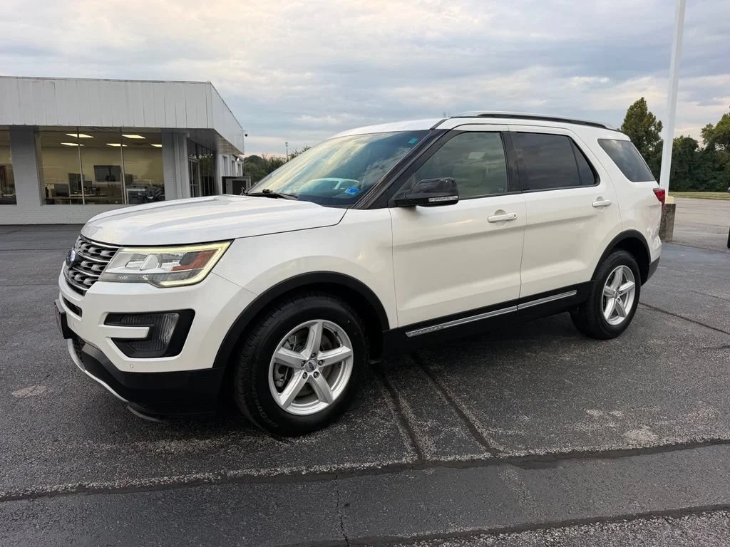Used 2016 White Ford XLT image 3