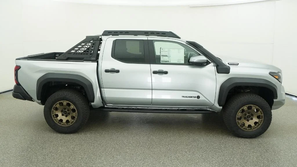 New 2026 Celestial Silver Metallic Toyota Trailhunter image 33