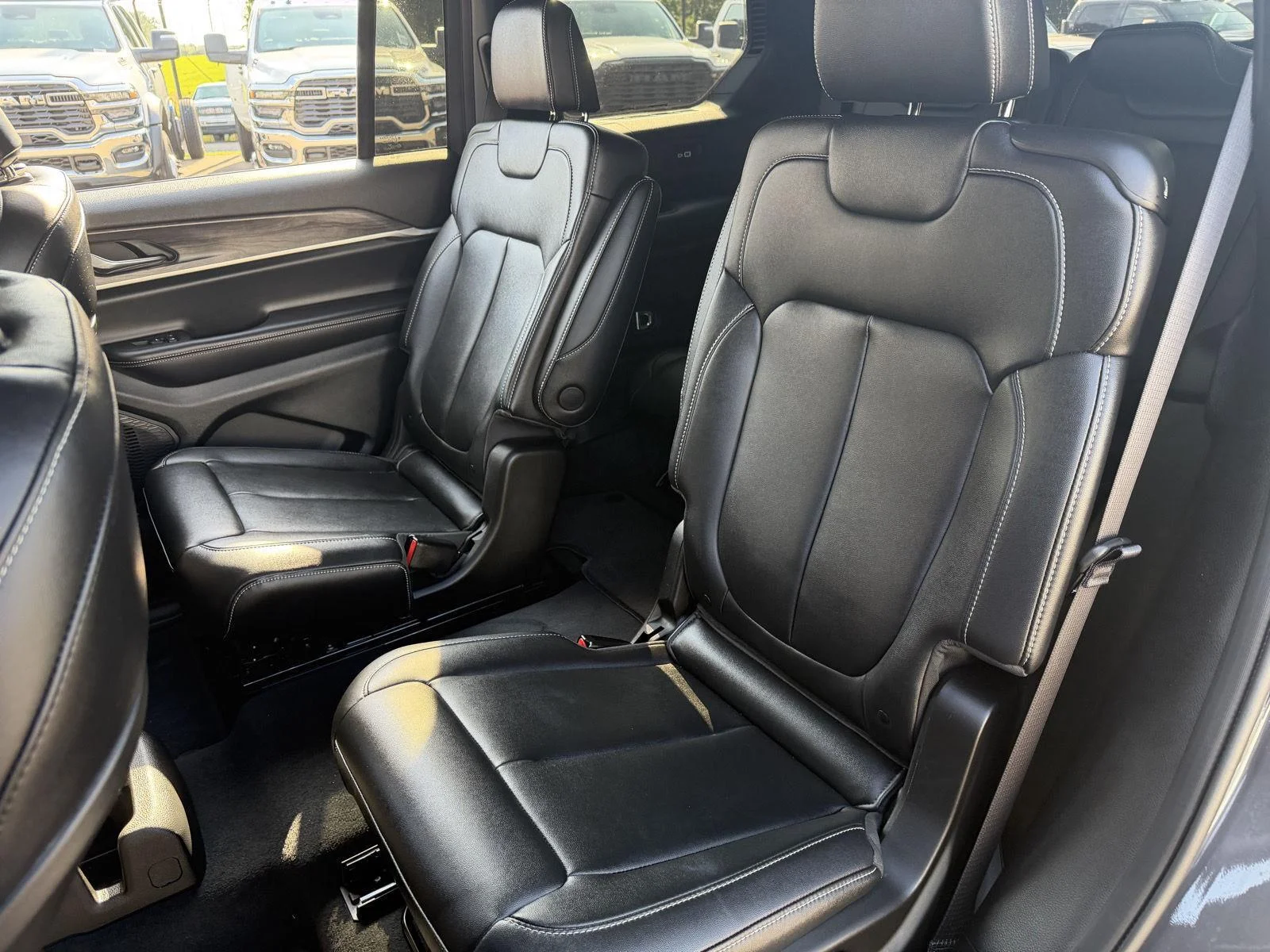 Used 2025 Baltic Gray Metallic Clearcoat Jeep Limited image 17
